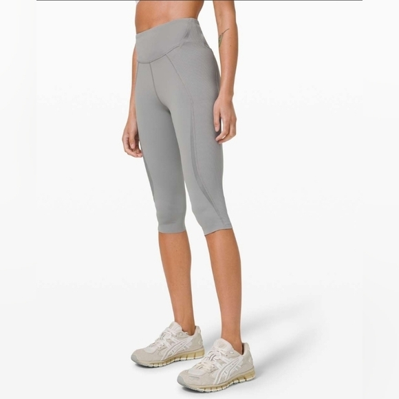 lululemon athletica Pants - lululemon Gloss Trim High Rise Crop (17"), Size 8